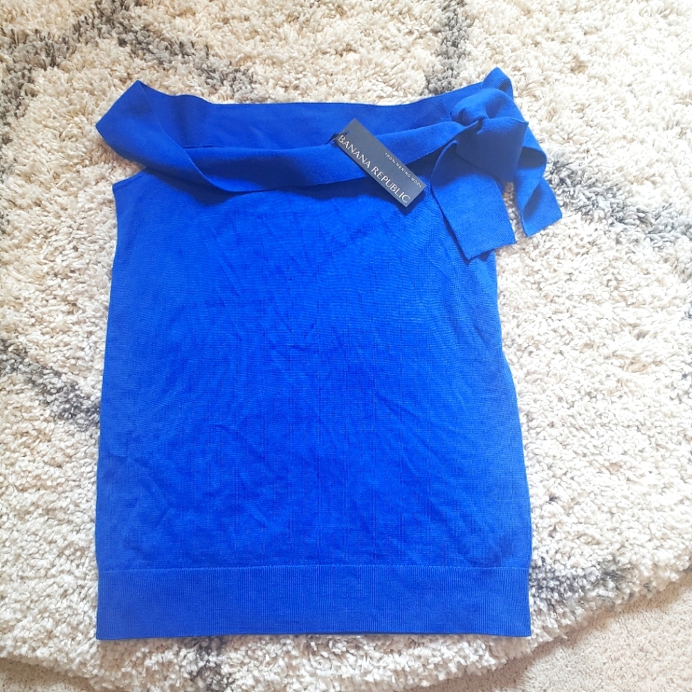 NWT Banana republic off-shoulder sweater